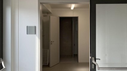 Modulbau - Sportfunktionsgeb&auml;ude Eingangsbereich