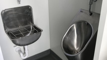 Toilettencontainer - Edelstahlwaschbecken & Edelstahlurinal